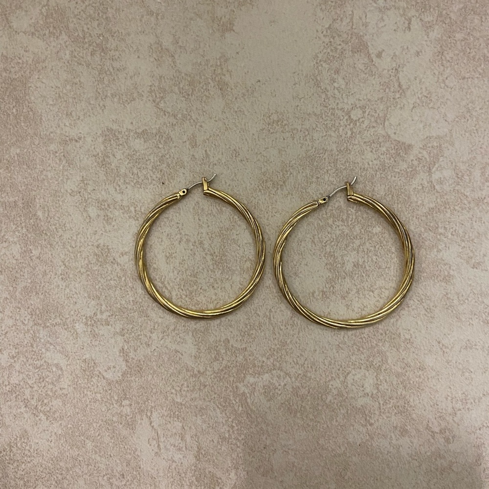 Classy Elegant Gold Hoops  🎉
